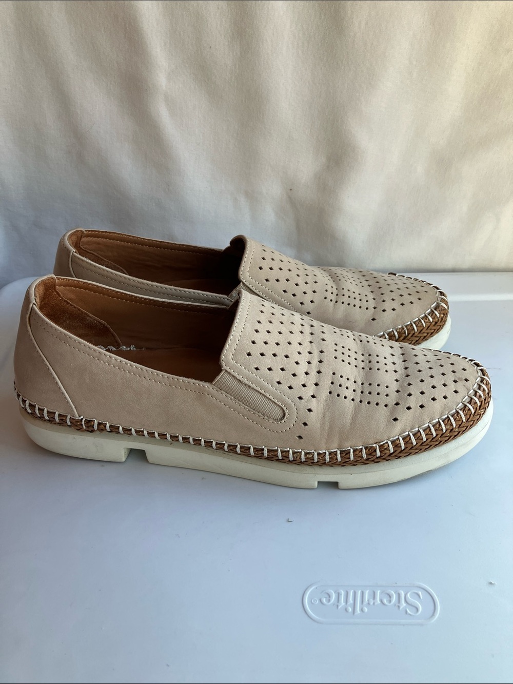 L'Amour Des Pieds Stazzema Slip-on Leather Women’s perforated Flat Shoes 11